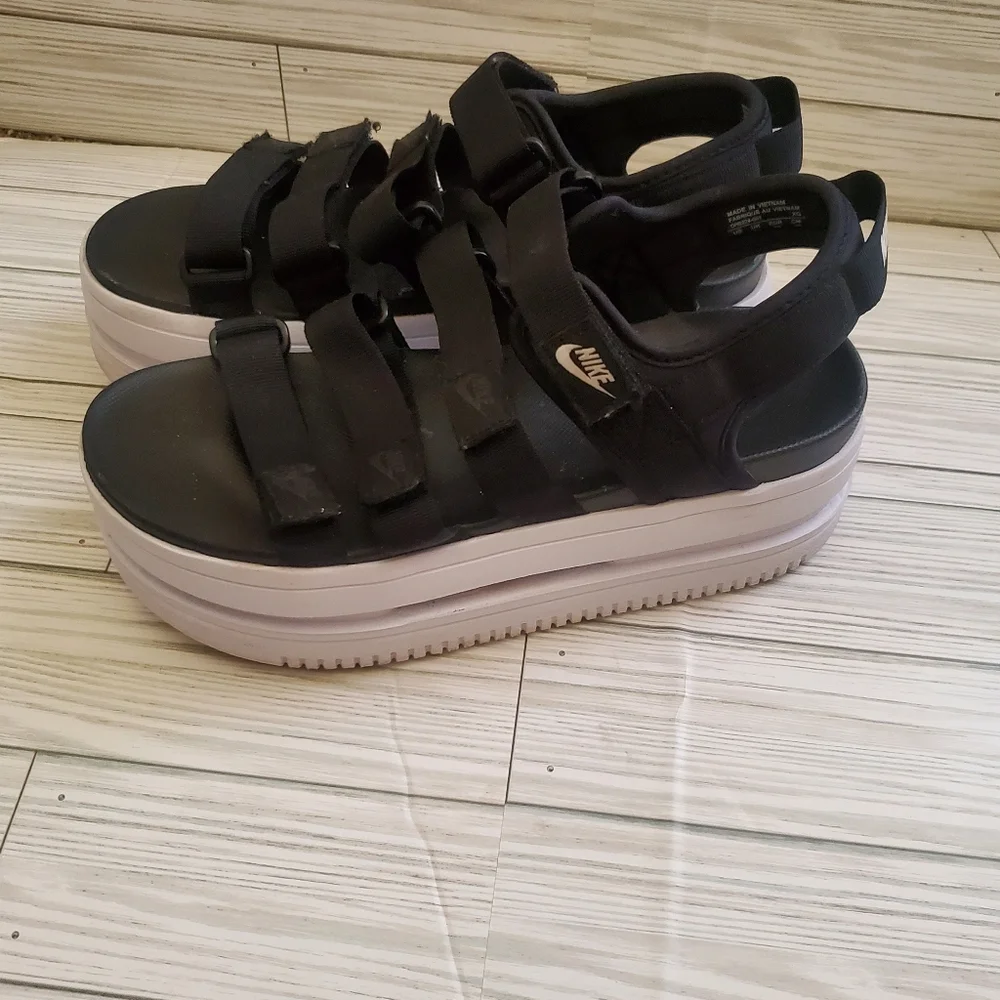 Nike Icon Classic Platform Black White Strappy Sandal Womens 8 Casual Summer Fes